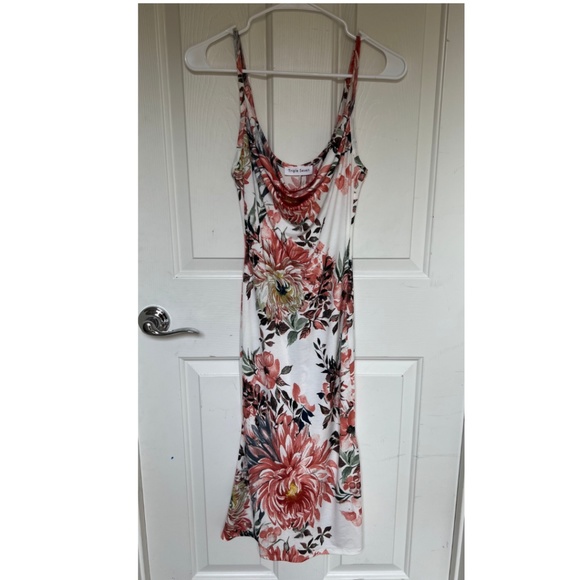 Triple Seven Floral Dress - Picture 7 of 7